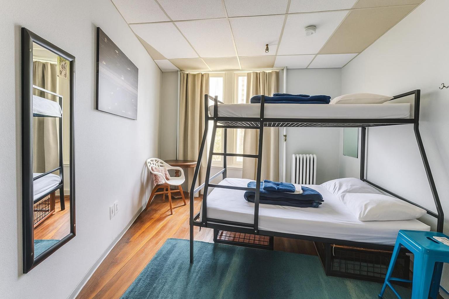 Hostel The Cambie Gastown *
