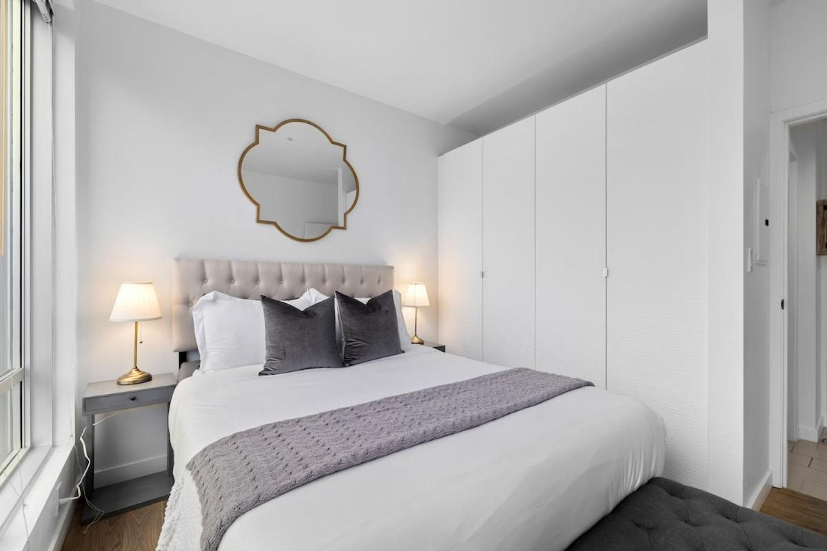Downtown With Views Near Robson Square Apartment Vancouver