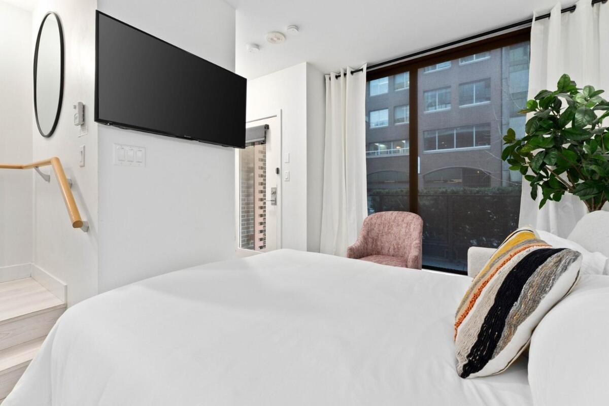 Modern Yaletown Townhouse With Balcony And Sleeps 9 Guests Apartment Vancouver