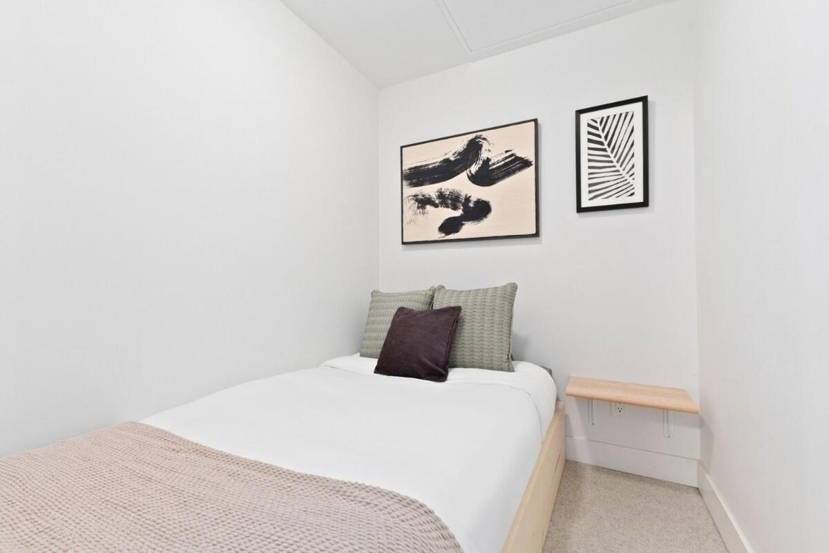 Modern Yaletown Townhouse With Balcony And Sleeps 9 Guests Apartment Vancouver