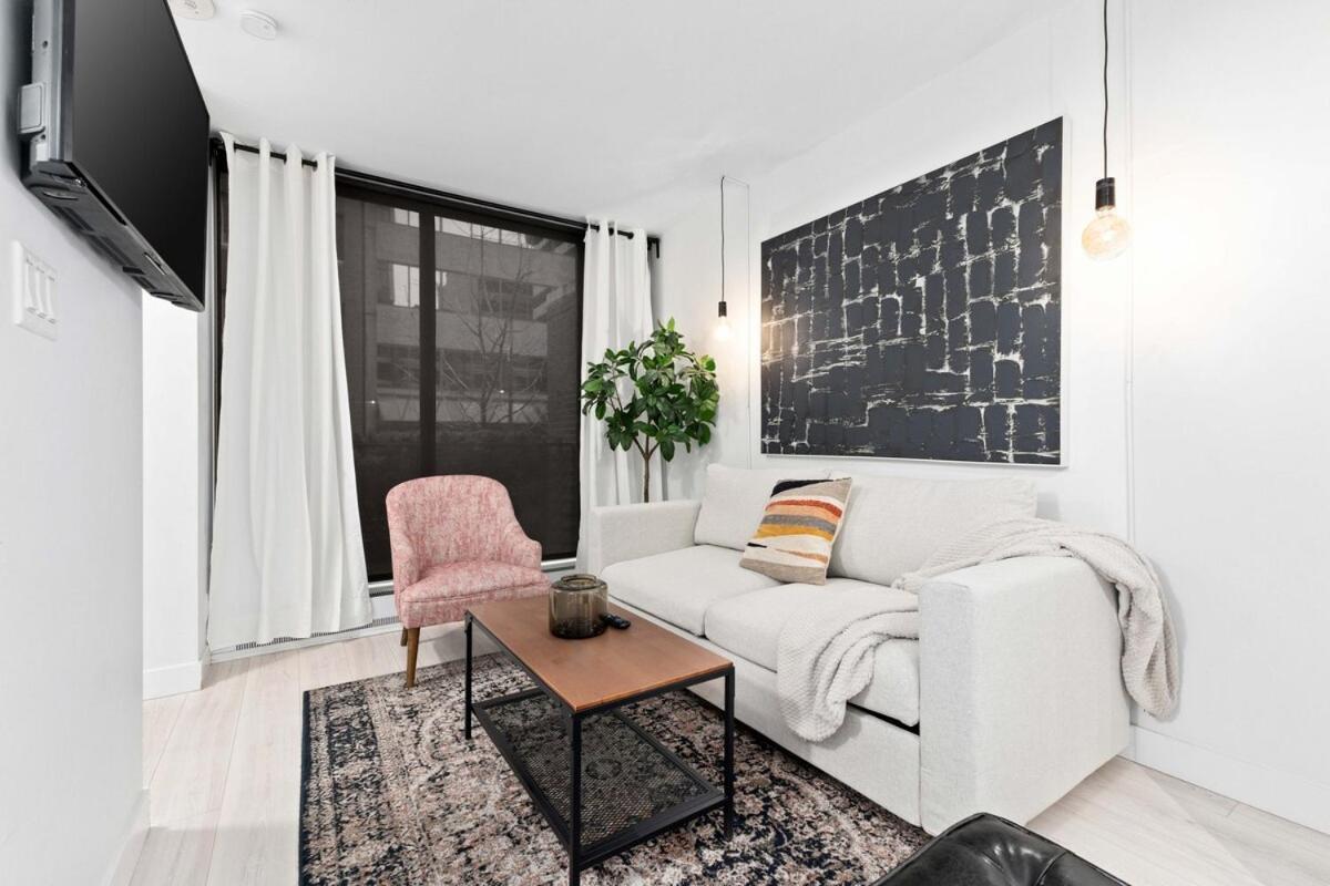 Apartment Modern Yaletown Townhouse With Balcony And Sleeps 9 Guests Vancouver