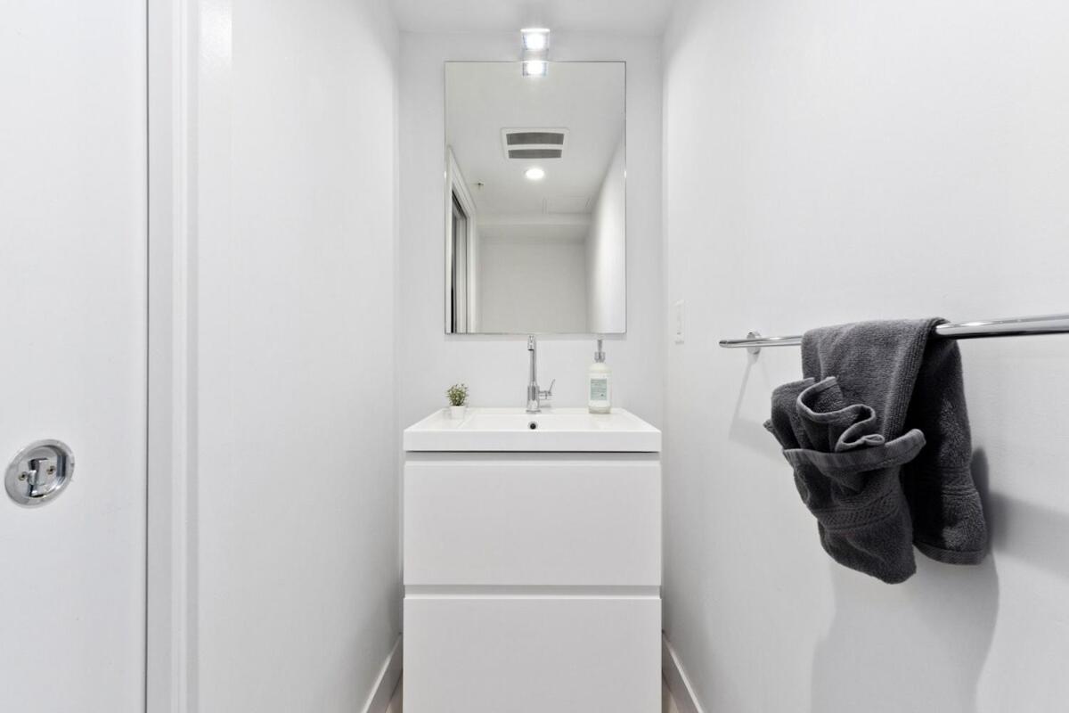 Apartment Modern Yaletown Townhouse With Balcony And Sleeps 9 Guests *