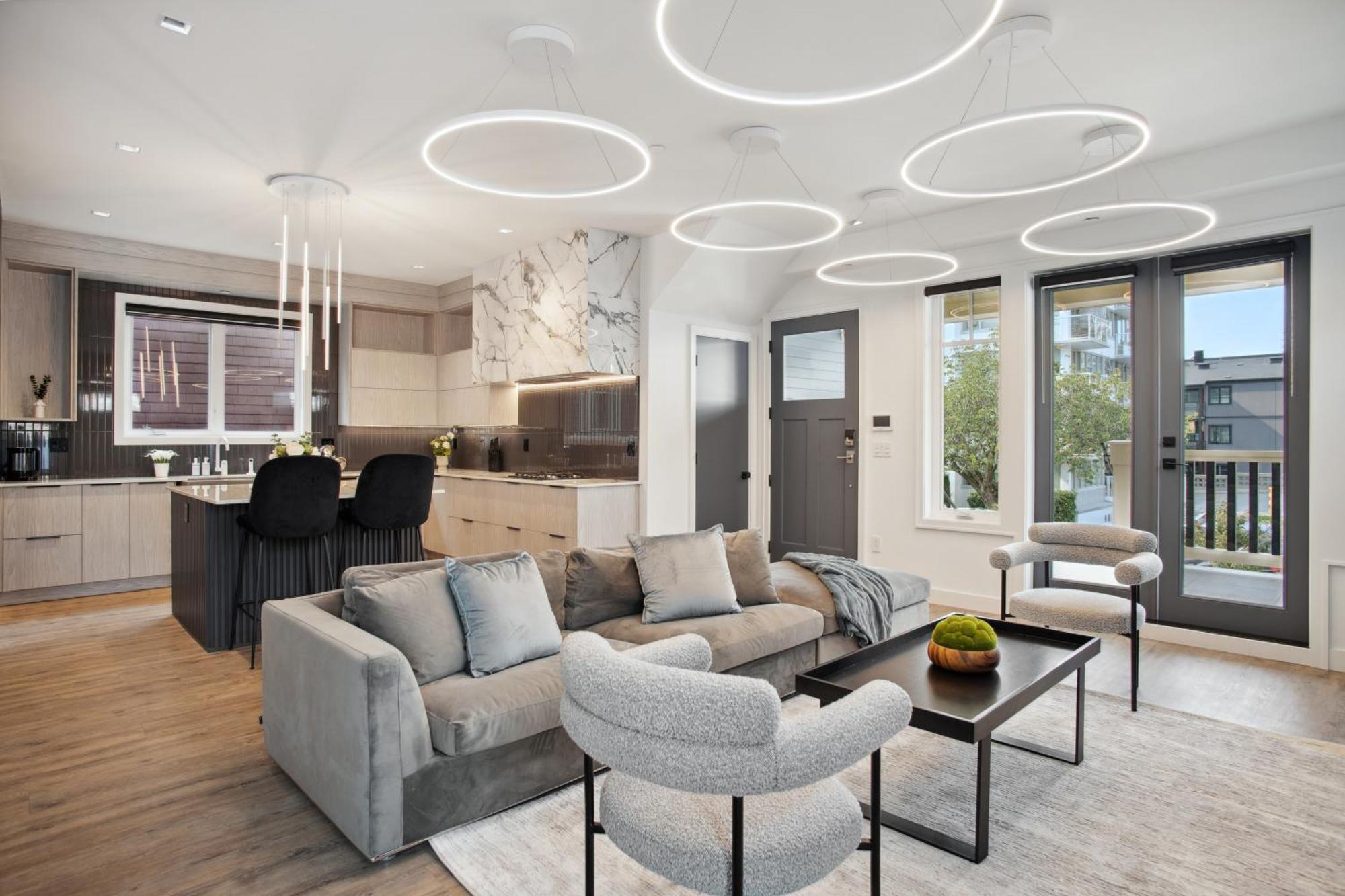 Luxury Downtown Near