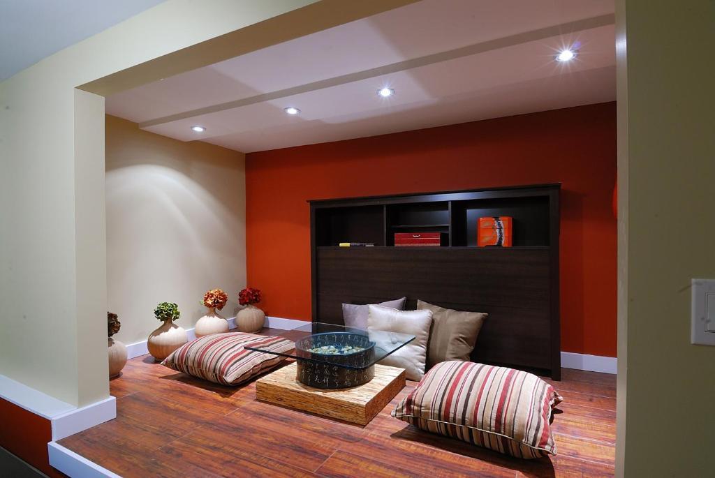 Commercial Drive Apartment *