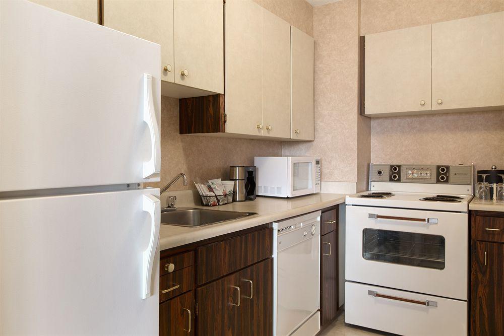 Coast Plaza And 3* Vancouver