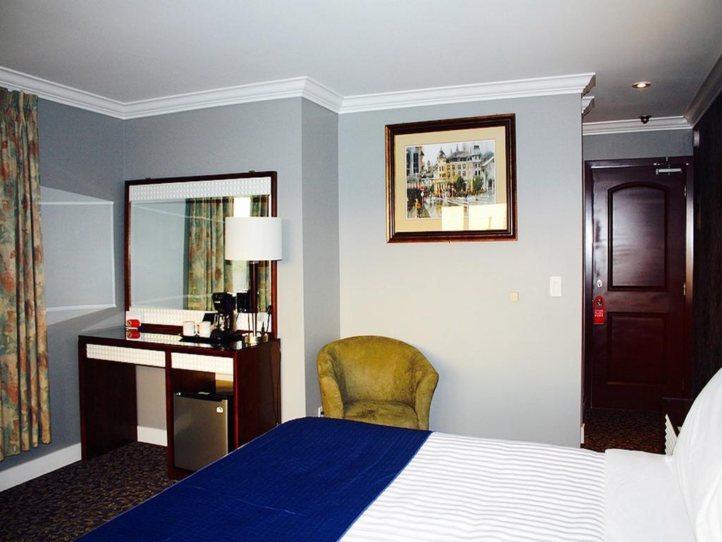 The Deluxe 2* Vancouver