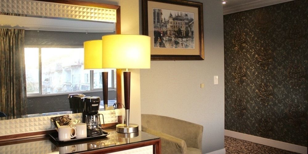 Hotel The Deluxe 2*