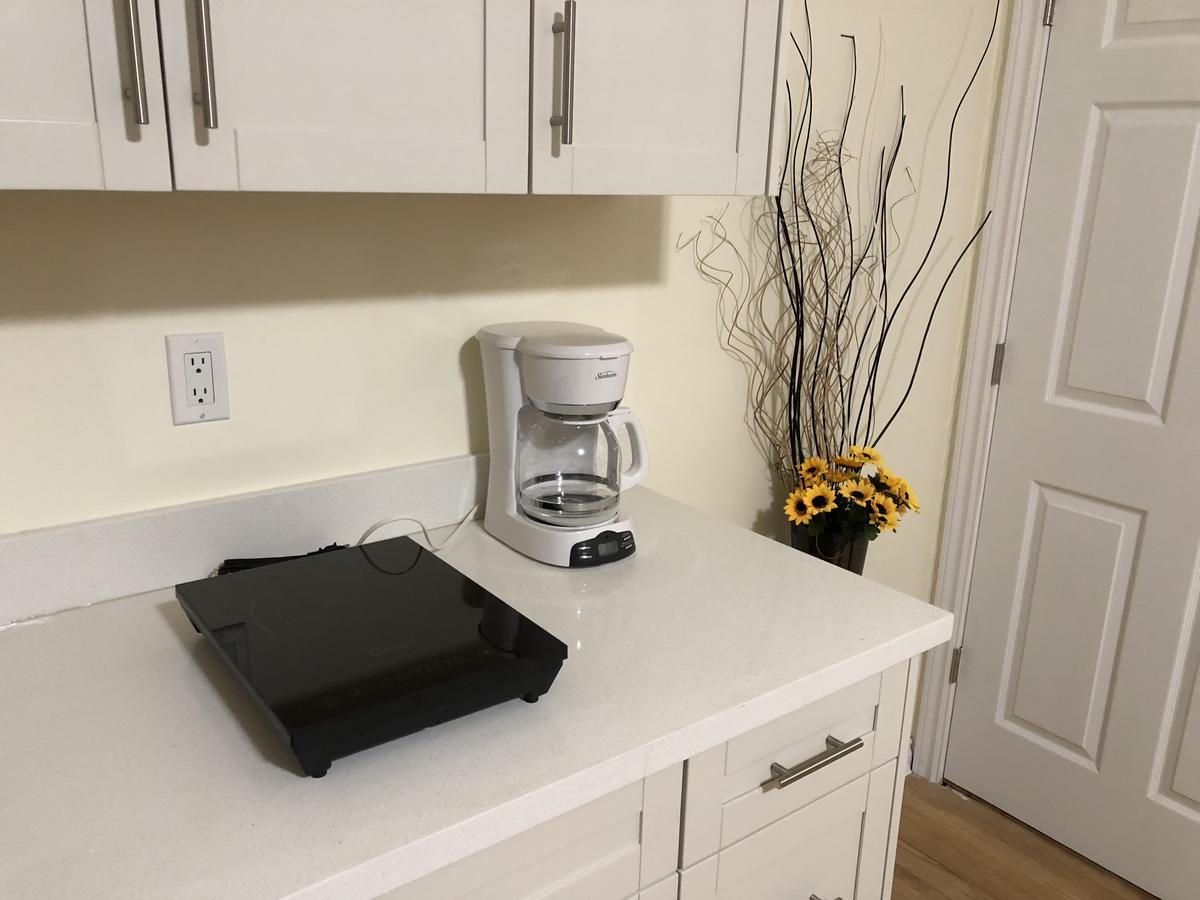 Commercial Drive Suites Guest house *