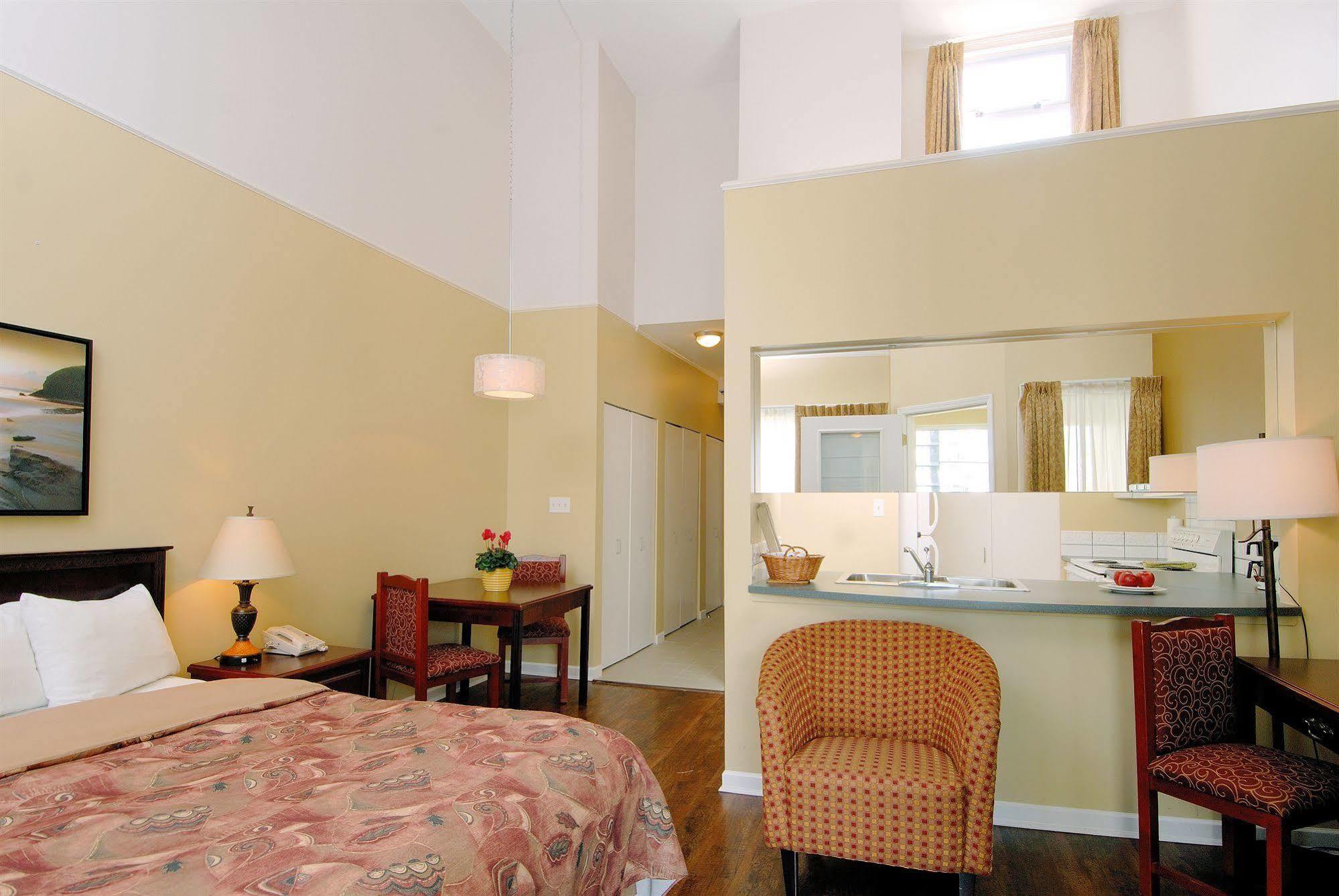 Robson Aparthotel 3*