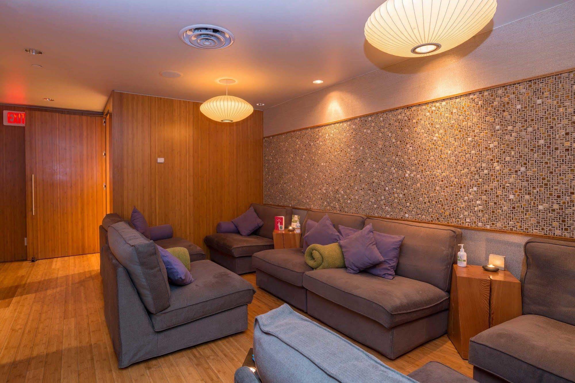 Hotel La Grande At The Sutton Place Vancouver