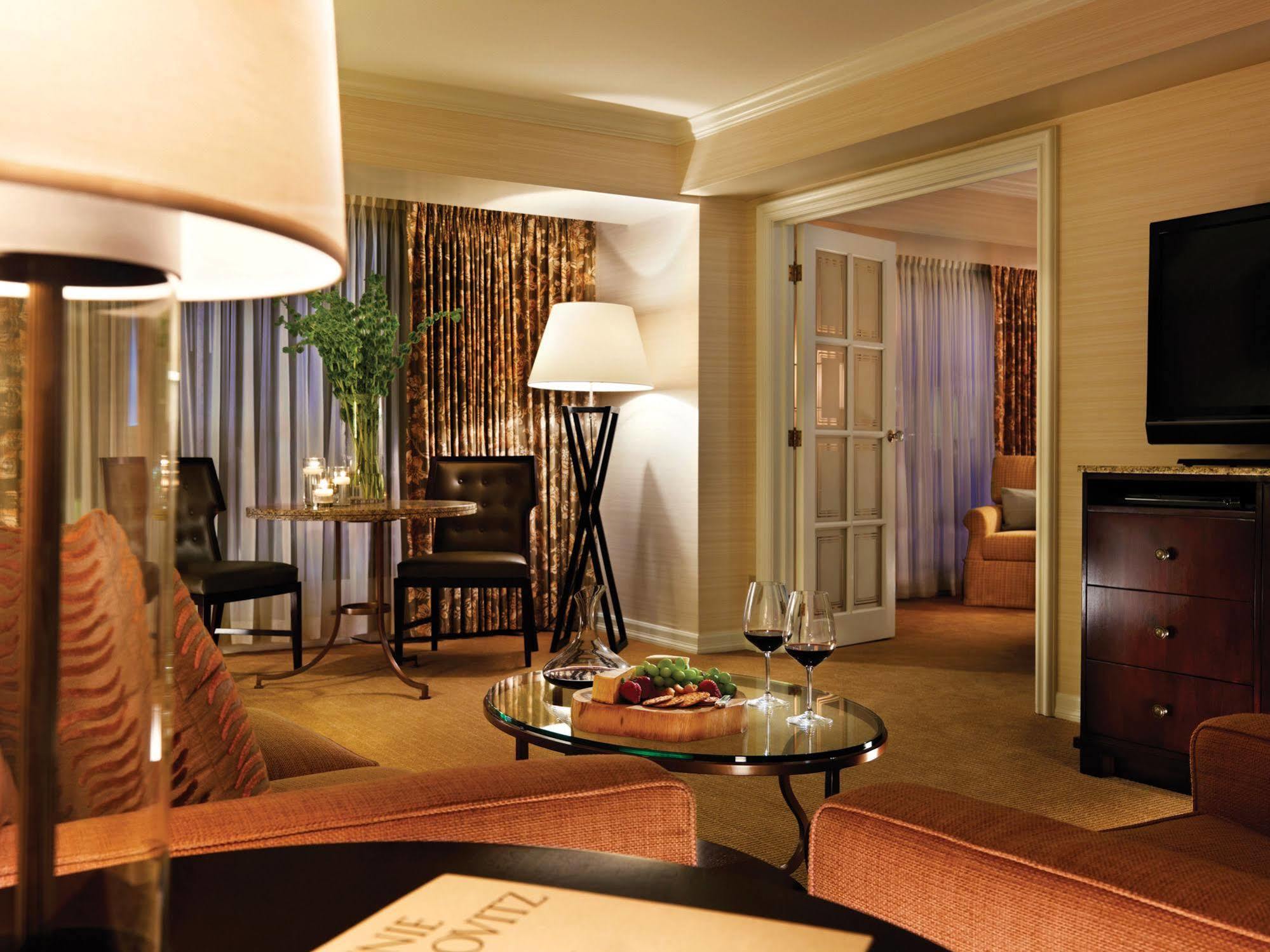 Four Seasons Hotel 5*
