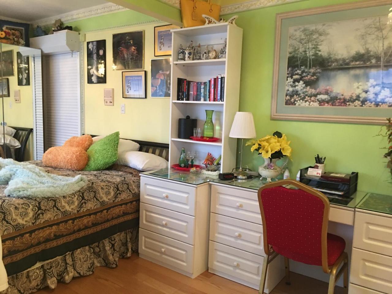 Diana's Luxury 4* Vancouver