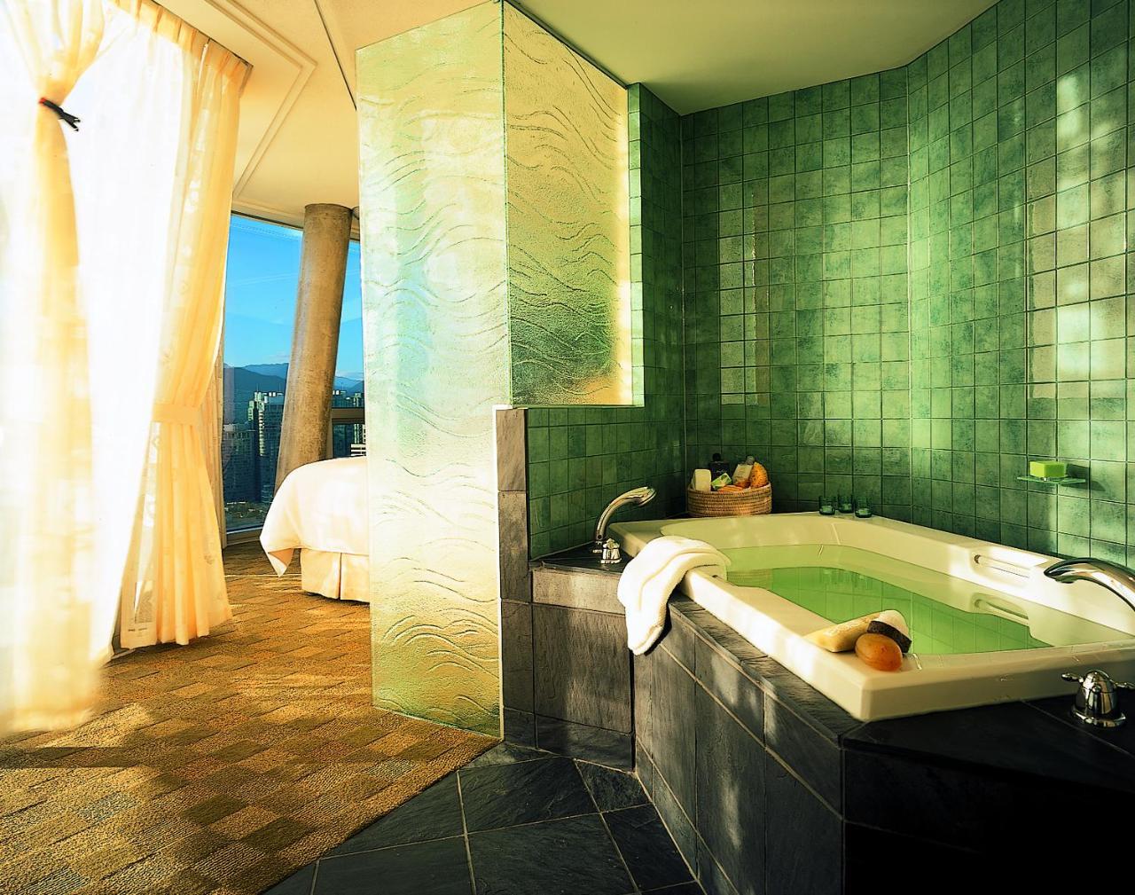 Embarc Resort 4*