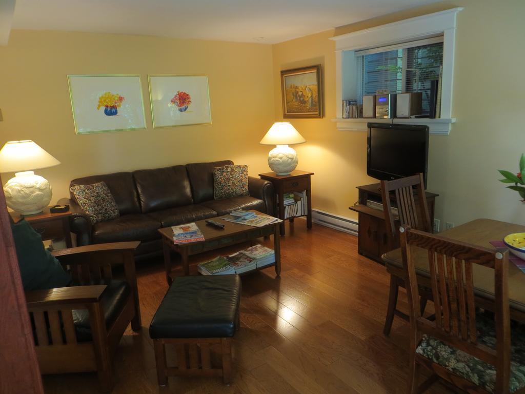 A @ Kitsilano Apartment Vancouver