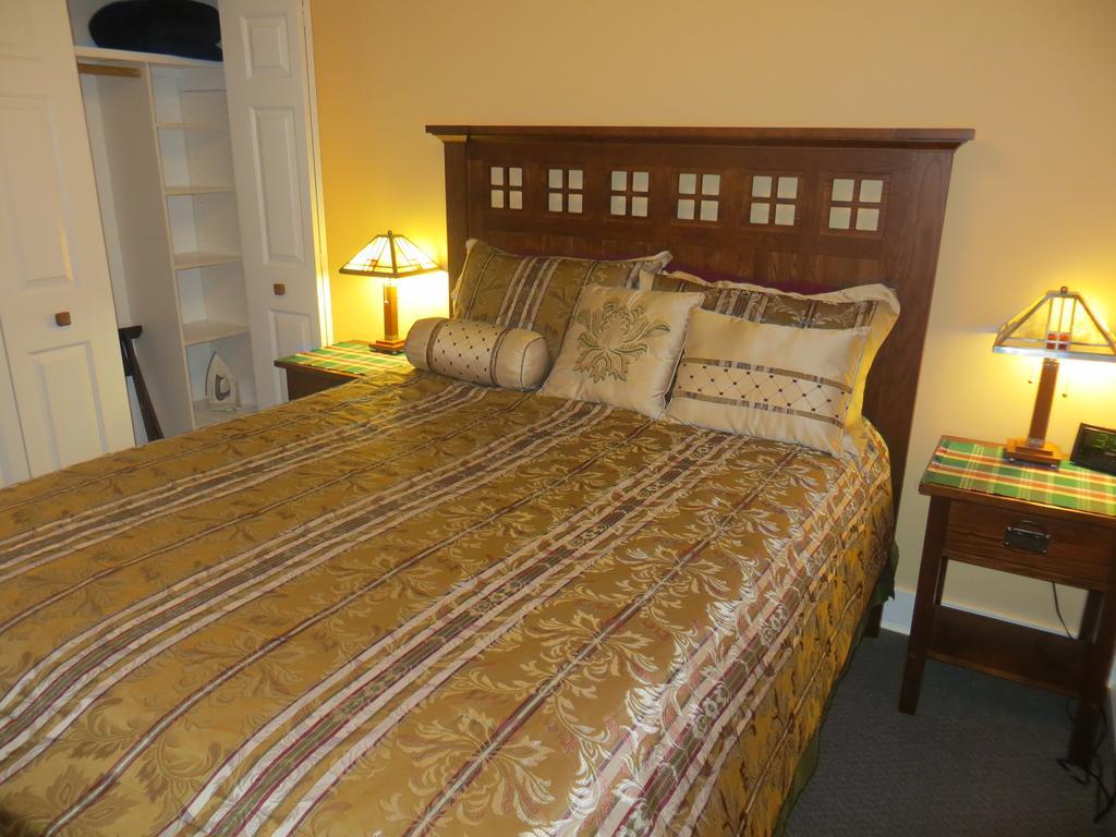 A @ Kitsilano Apartment