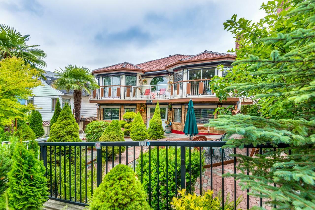 Diana's Luxury 4* Vancouver