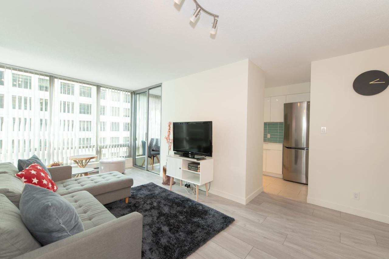 Apartment Chic 2-bedroom In Central Downtown With Stunning Water Views *
