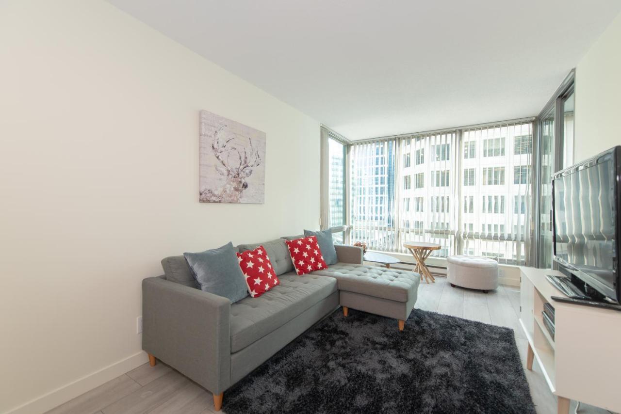 Chic 2-bedroom In Central Downtown With Stunning Water Views *