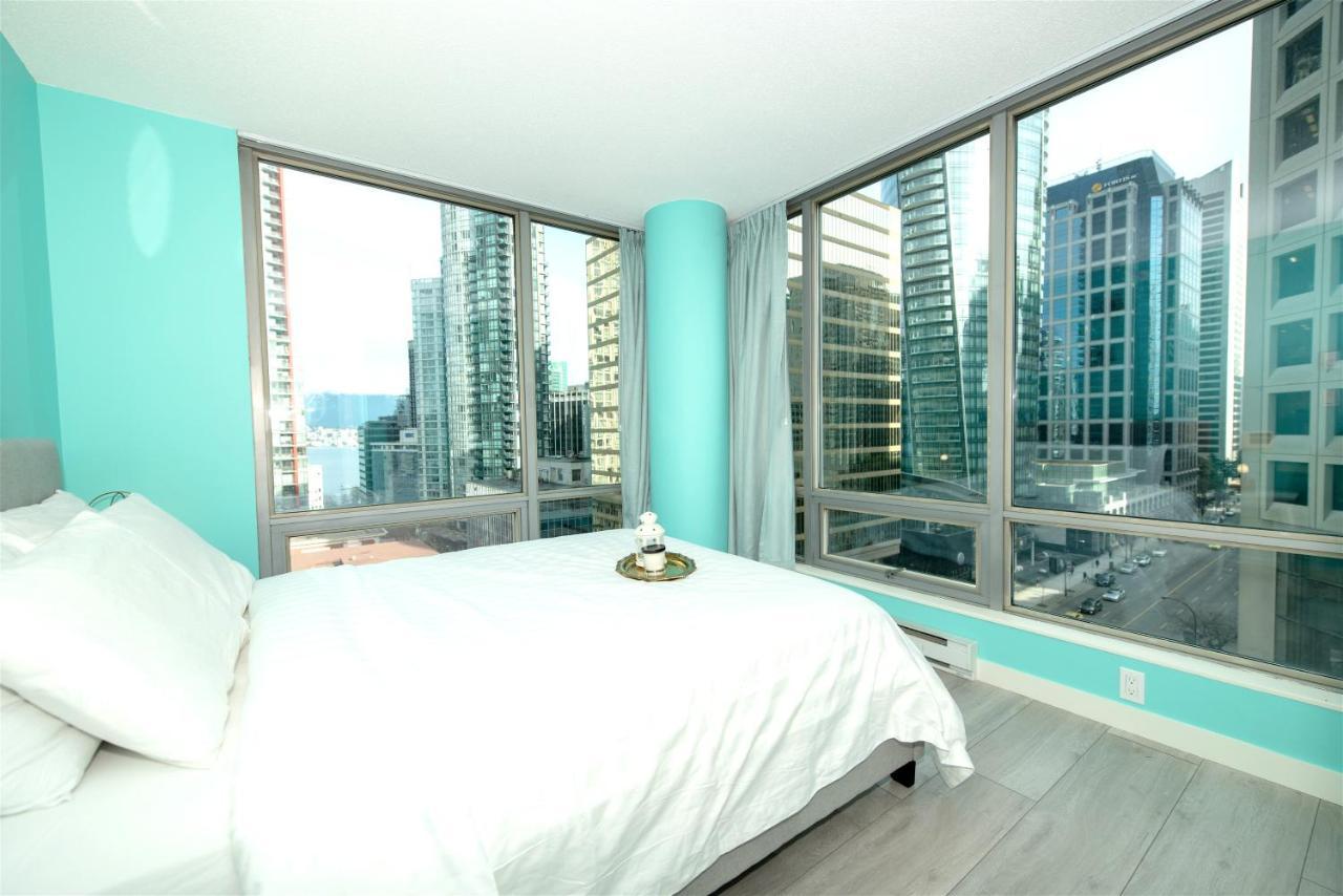 Apartment Chic 2-bedroom In Central Downtown With Stunning Water Views