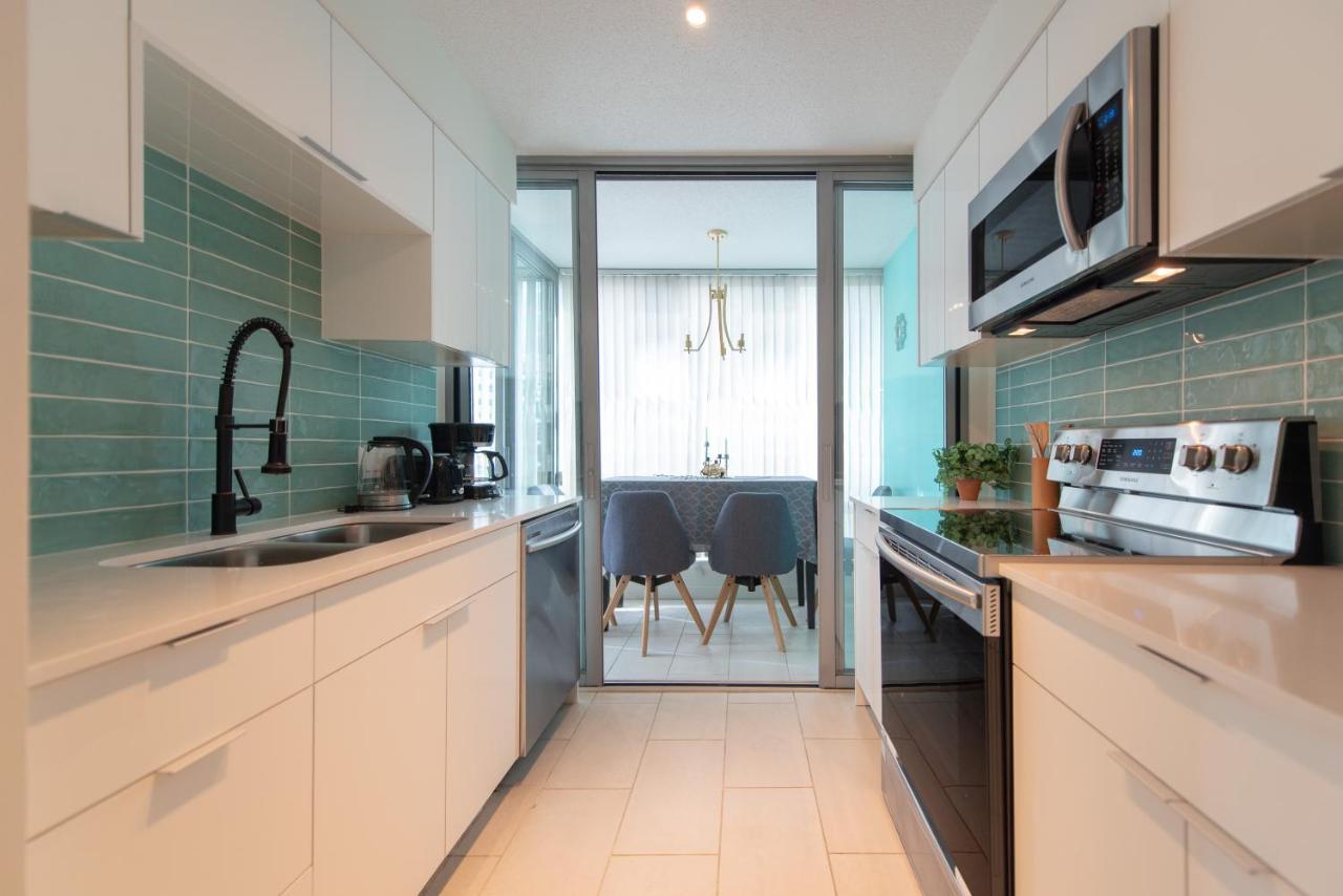Chic 2-bedroom In Central Downtown With Stunning Water Views Apartment