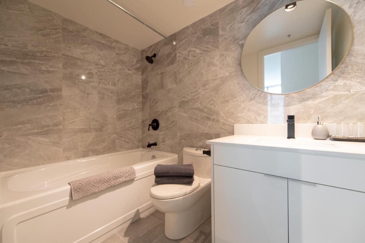 Chic 2-bedroom In Central Downtown With Stunning Water Views * Vancouver